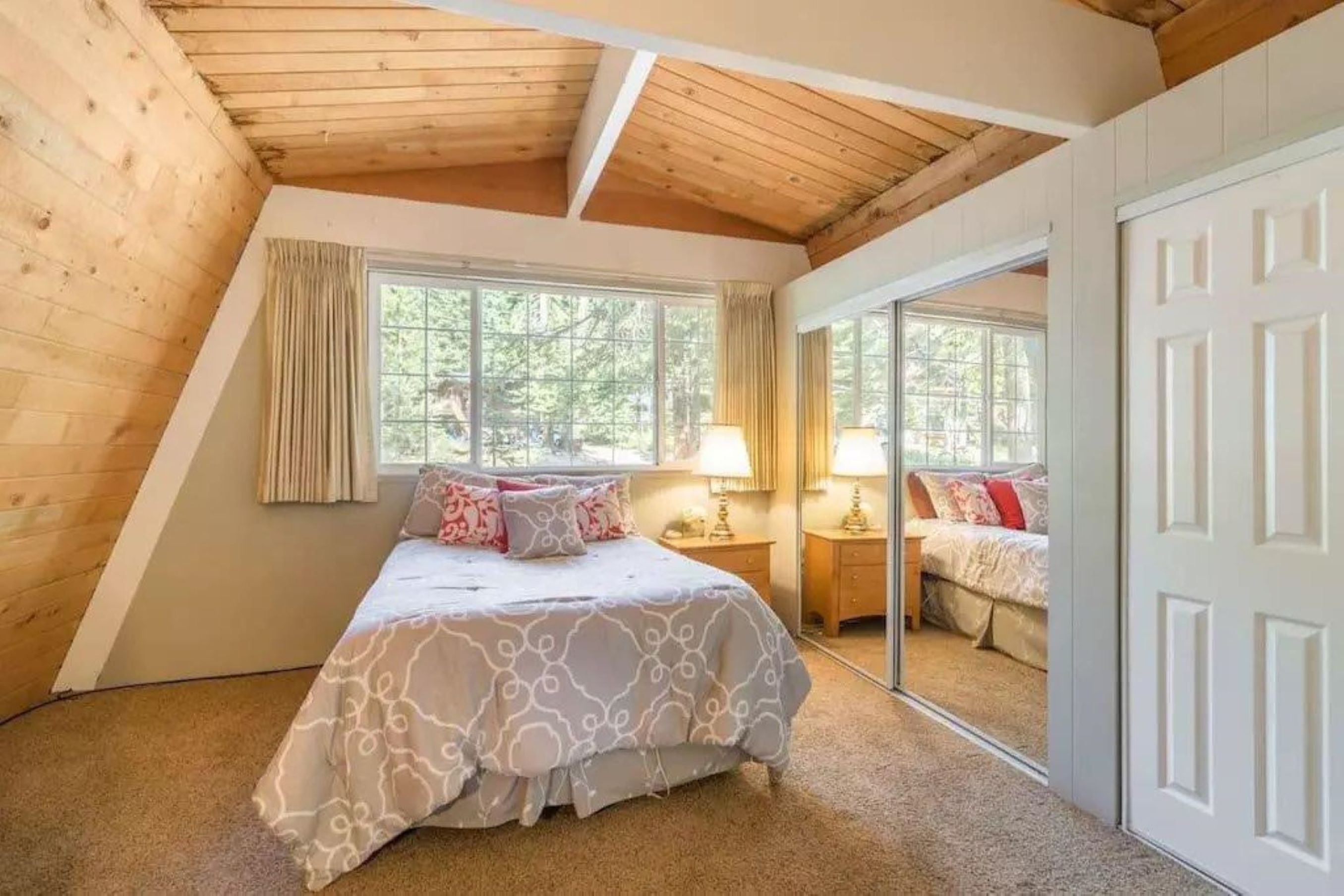 Nhà gỗ, nhiều giường (31 Night Minimum at Ski Bird's Paradi) | 5 phòng ngủ, truy cập Internet không dây 