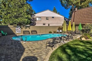 Leilighet, flere senger (Stone's Throw) | Basseng | Utendørsbasseng