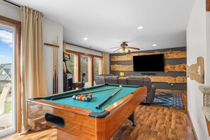 Unclassified image, 5 of 84, button