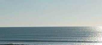 Cozy renovated studio near ocean with parking