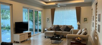 Lovely 3 bed, 2 bath, private swimming pool, fully equipped kitchen, AC, garage