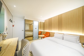 Premium bedding, memory foam beds, desk, laptop workspace - NO.25 Hotel Dongam (Incheon)