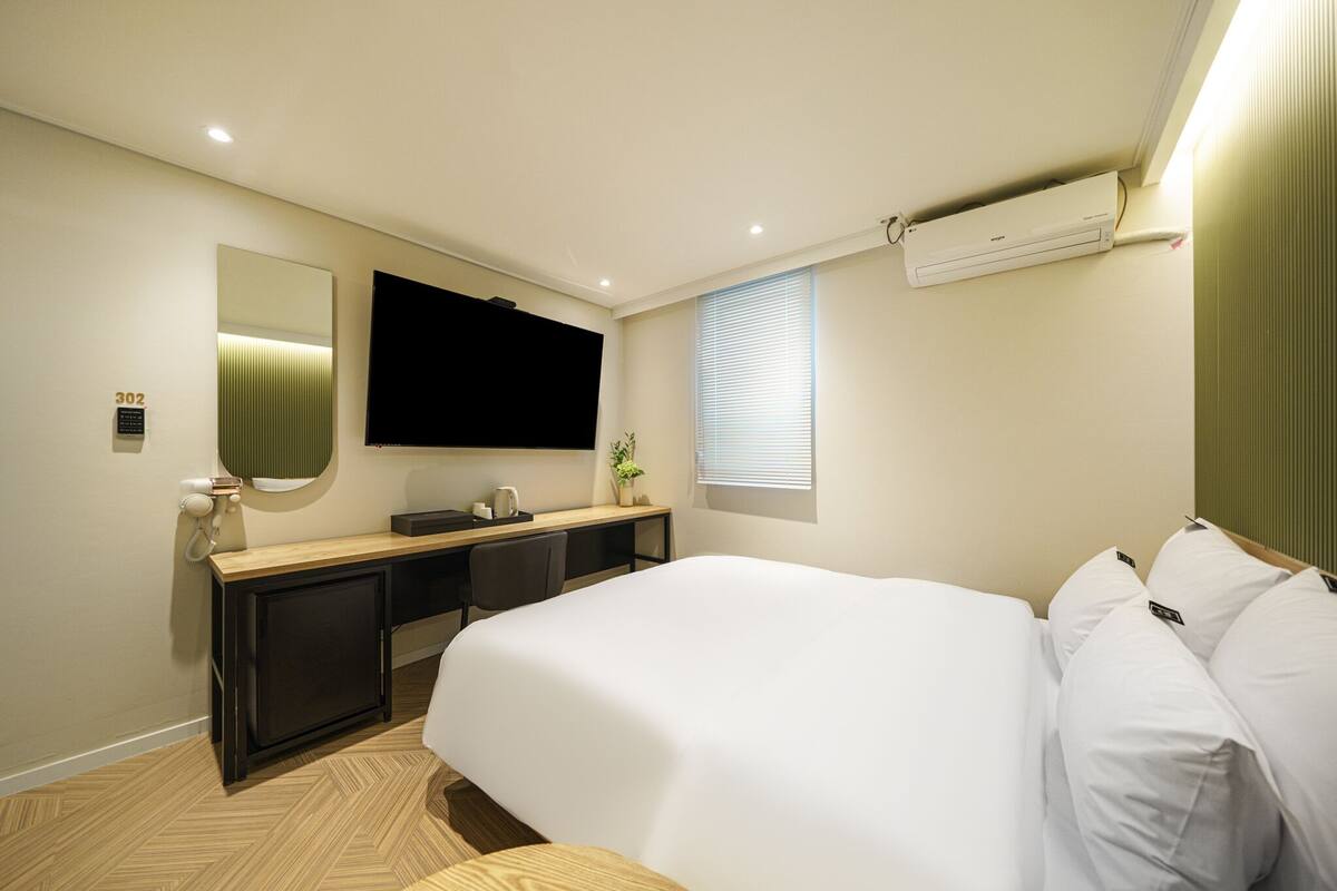 Deluxe Double Room | Premium bedding, memory foam beds, desk, laptop workspace