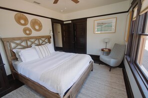 6 bedrooms, desk, iron/ironing board, travel cot