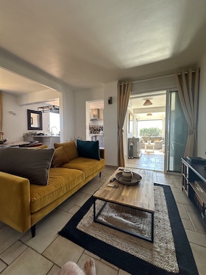 TV - Appartement vue mer 90m2 de 3 Terrasses à 3min à Pied de la Plage (Roquebrune-sur-Argens)