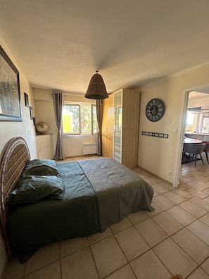 3 bedrooms, free WiFi, bed sheets - Appartement vue mer 90m2 de 3 Terrasses à 3min à Pied de la Plage (Roquebrune-sur-Argens)