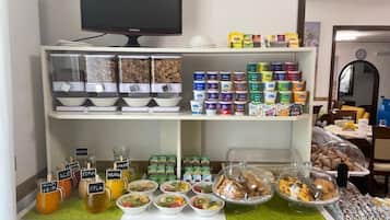 Daily continental breakfast (EUR 10 per person)