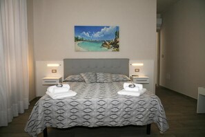 Desk, laptop workspace, free WiFi, bed sheets - Villa Giovanna (Racale)