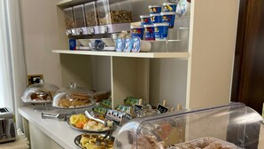 Daily continental breakfast for a fee - Villa Giovanna (Racale)