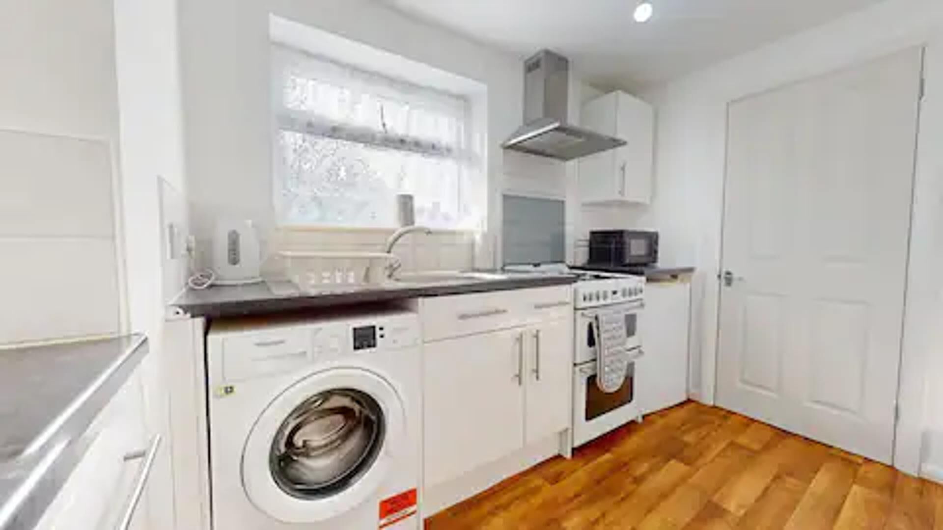 Apartment | Private kitchen | Fridge, microwave, oven, stovetop