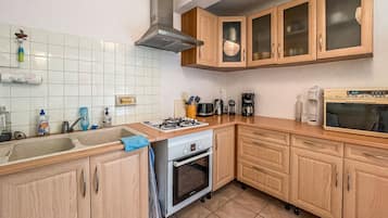 Micro-ondes, four, plaque de cuisson, lave-vaisselle