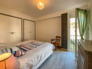 2 bedrooms, iron/ironing board