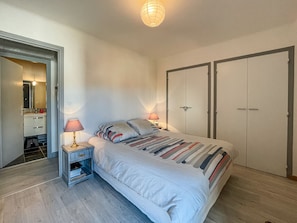 2 bedrooms, iron/ironing board
