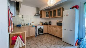 Micro-ondes, four, plaque de cuisson, lave-vaisselle