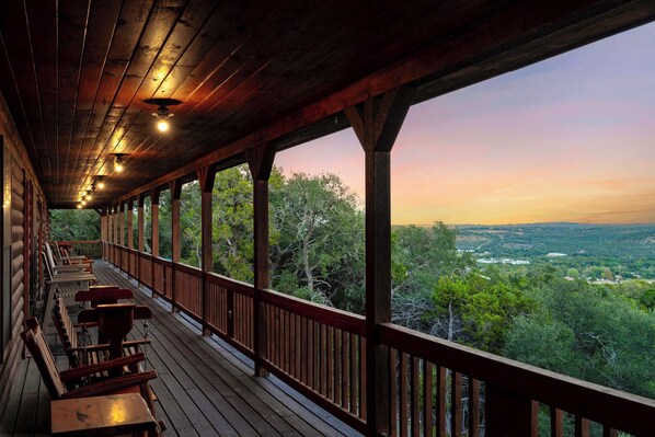 Property grounds - Sleeps 16 | Game Room | Fire Pit | Grand Dining Room (Canyon Lake)