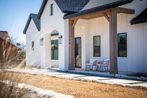 Exterior - Pet-Friendly | Outdoor Grill | Games | Sleeps 12! (Canyon Lake)