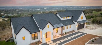 Relax & Play | Pet-Friendly Escape | Patio & Grill