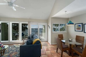 TV, offices - Waterfront | Shared Pool | Games + Winter Deals! (Corpus Christi)