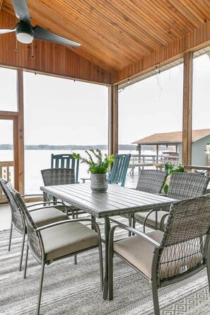 Outdoor dining - Screened Patio, King Beds, Fresh & Clean, Games (Farmerville)