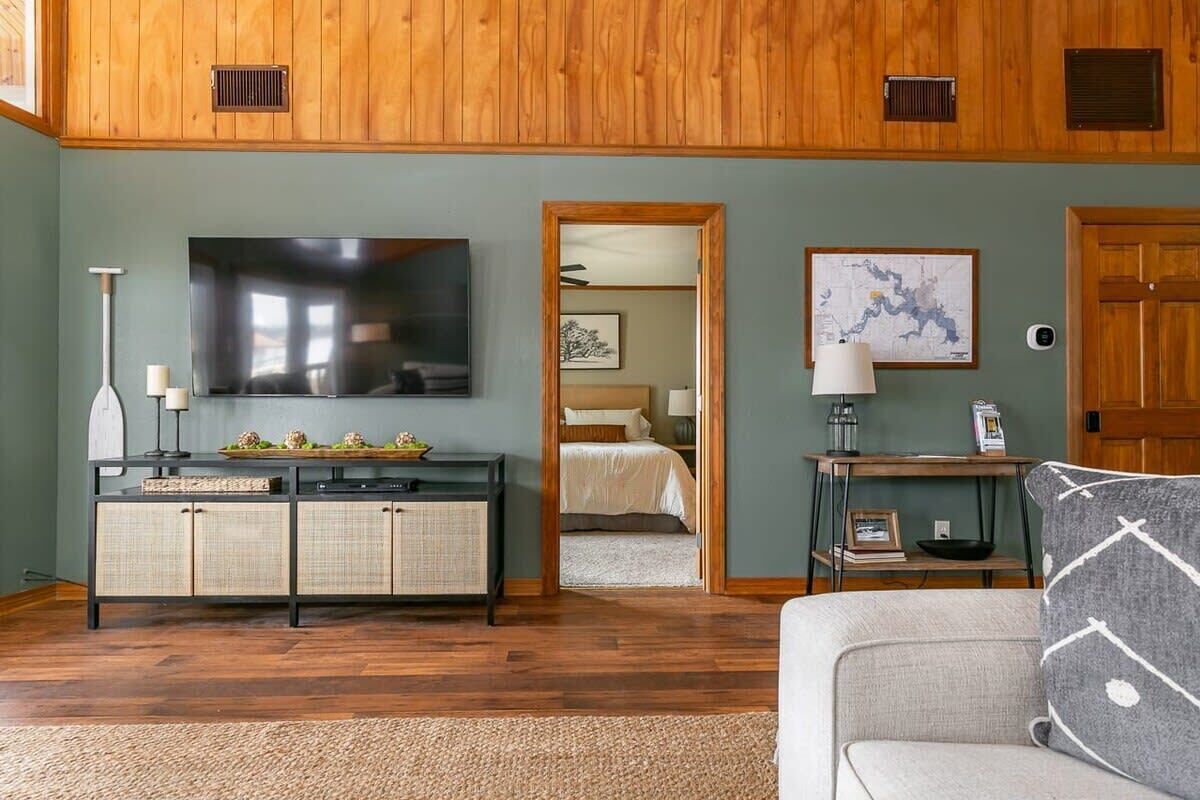 TV, fireplace, books, stereo
