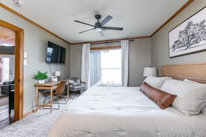 3 bedrooms, iron/ironing board, WiFi, bed sheets - Screened Patio, King Beds, Fresh & Clean, Games (Farmerville)
