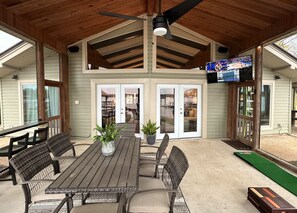 Outdoor dining - Screened Patio, King Beds, Fresh & Clean, Games (Farmerville)