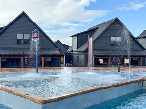 室内游泳池，恒温泳池