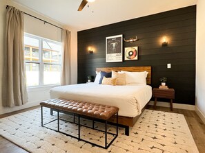 4 habitaciones, tabla de planchar con plancha y cuna de viaje