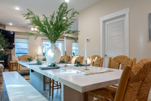 Dining - Mini Waves | Lakefront, Hot Tub, Near Downtown Branson and the Landing (Branson)