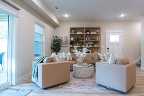 Interior - Mini Waves | Lakefront, Hot Tub, Near Downtown Branson and the Landing (Branson)