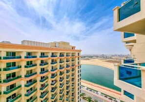 Design Apartment | Lake view - Cosmos Living Stunning Apt in Lago Vista (Dubai)