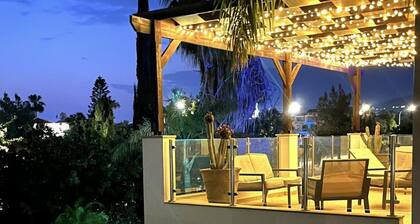 Coral Bay Villa - Sleeps 6 - Pool - Parking