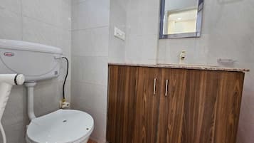 Free toiletries, slippers