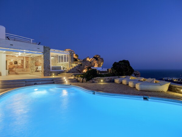 Outdoor pool - Villa Tavani
Stunning panoramic sea view magical sunsets, close to all hot spots (Mikonos)