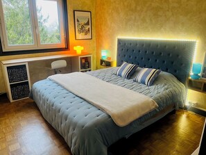 2 chambres, fer et planche à repasser, Wi-Fi gratuit, draps fournis