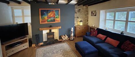 Smart TV, fireplace