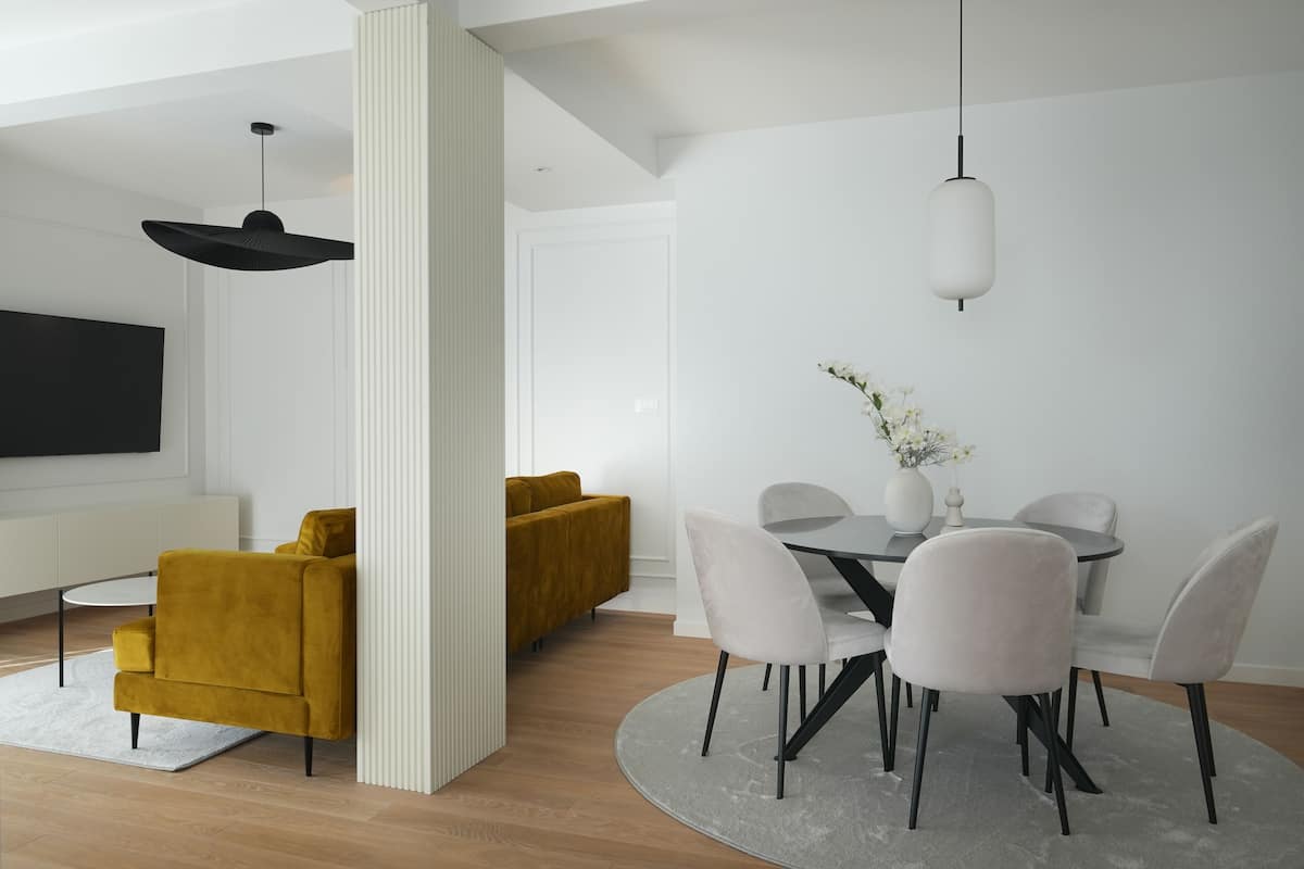 Design Apartment, Sea View | Living area | 43-inch Smart TV with satellite channels