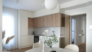 Appartamento Deluxe, 2 camere da letto, vista mare | Cucina privata