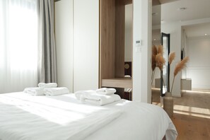 Premium bedding, down duvets, in-room safe, desk - Adria Concept Suites (Zadar)