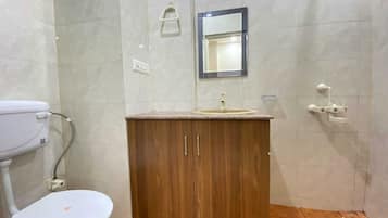 Deluxe Room | 1 bedroom, desk, free WiFi