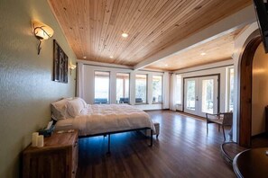 3 bedrooms, WiFi, bed sheets - Pool Side Retreat available Summer 2026 Book Now! (Eureka Springs)