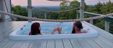 Outdoor spa tub