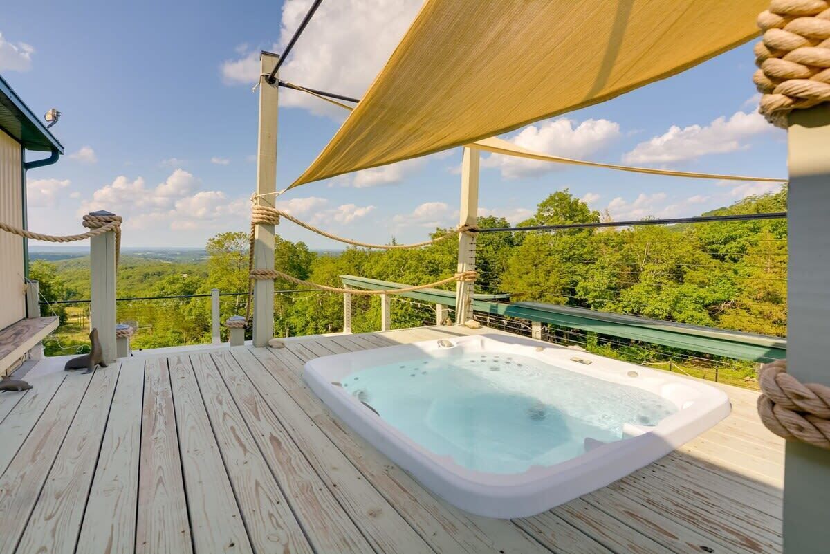 3 King Suites, Heated Pool, Hot Tub