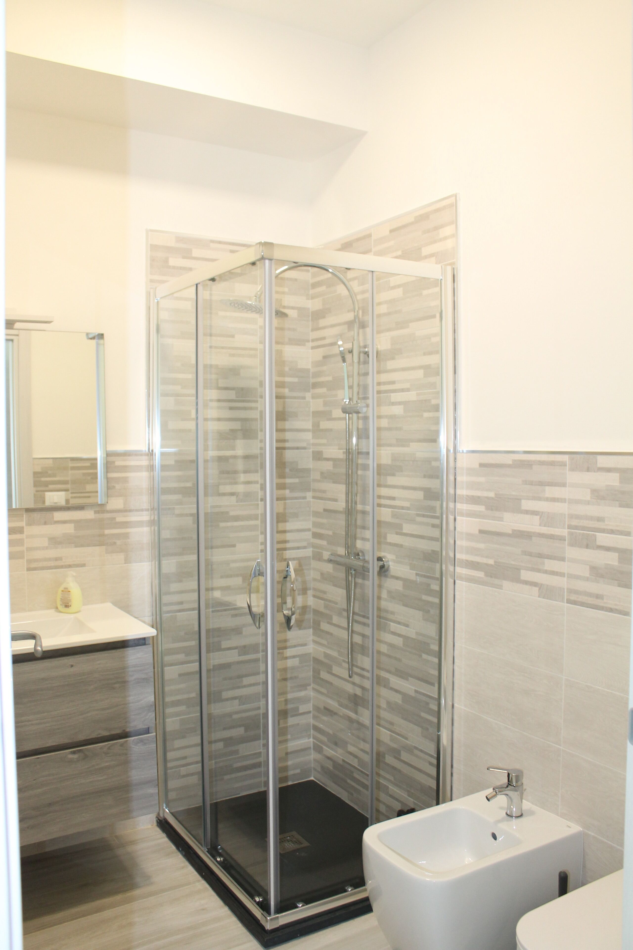 Single Room | Bathroom | Free toiletries, hair dryer, slippers