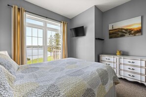 3 slaapkamers, een strijkplank/strijkijzer, gratis wifi, beddengoed