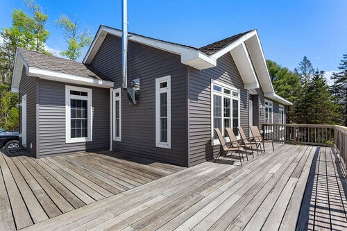 Waterfront Retreat 3BR/2BA on Taunton Bay. Located near Acadia National Park.