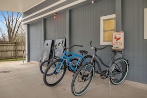 A building with a sign indicating 'Jet Ski Parking Only' and two bicycles parked outside. - Lakefront, Heated Pool, Sauna, Sleeps 8! (Lebanon)