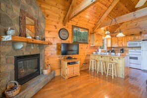 Een koelkast, een microgolfoven, een vaatwasser