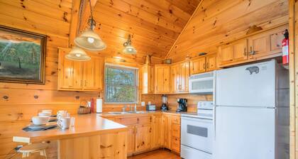 Mountain Life - Beautiful Mountain & Valley View - Hot Tub - WiFi