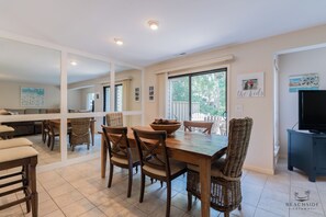 Dining - 2454 Inland Harbour, Sea Pines, Near Harbor town (Hilton Head Island)